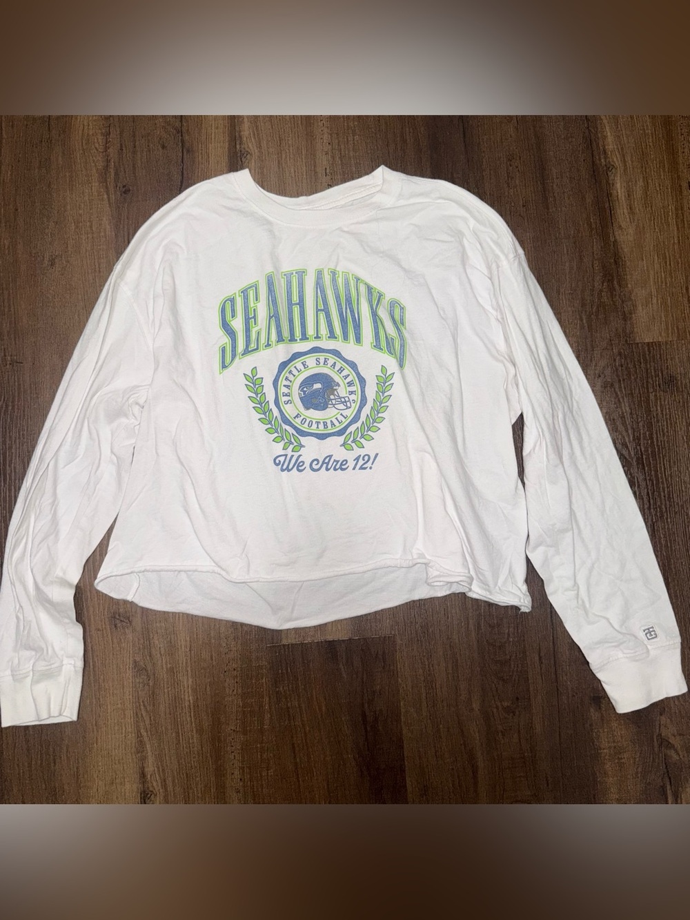 Tailgate x AE Seattle Seahawks Graphic Raw Hem Long Sleeve Crop Shirt - Size L